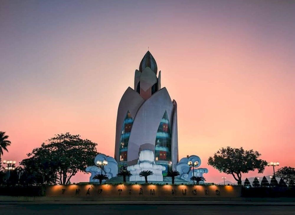 Agarwood Tower reflects a distinct aspect of the local heritage and historical pride